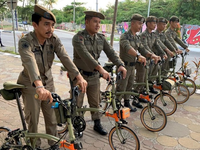 Viral 6 Anggota Satpol PP Makassar Naik Sepeda Brompton Seharga Rp90 Juta, Ini Kata Kasat