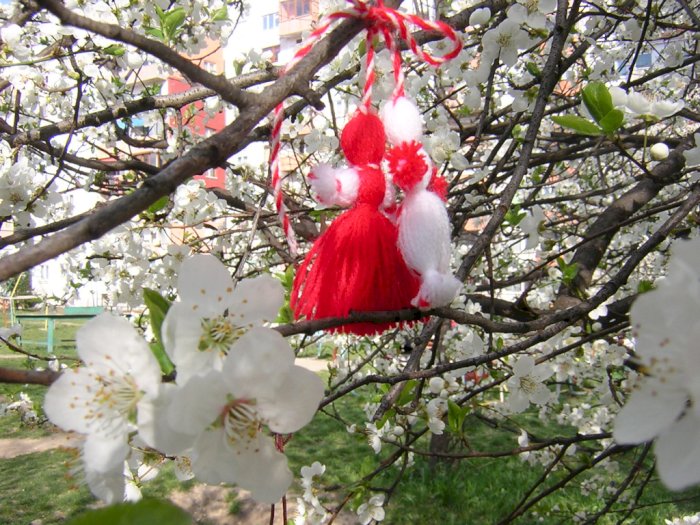 Tradisi Baba Marta dan Warna Merah Putih di Musim Semi