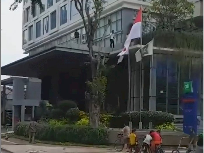 Detik-detik Seorang Wanita Terjun dari Lantai 13 Hotel di Jakarta Pusat