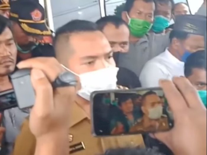 Video Bupati dan Wakil Bupati Dairi Pecah Kongsi, Boikot Pelantikan Kadis Naik Podium