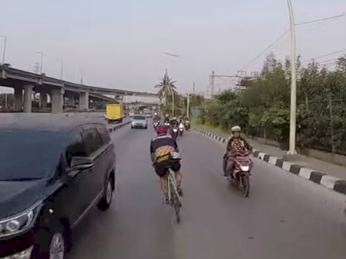 Video Viral, Pesepeda Lawan Arus di Jalan Raya Hingga Masuk dalam Gang di Jakarta