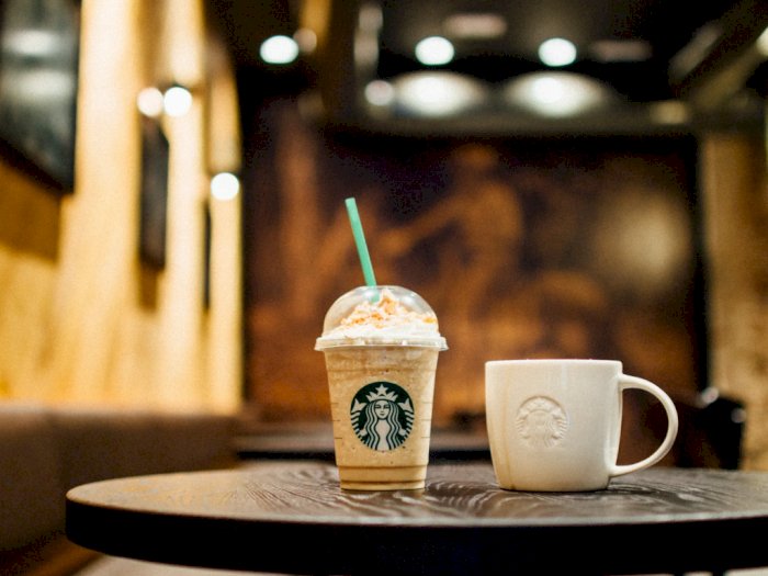 Kini Starbucks Tak Akan Layani Pengunjung Tanpa  Masker