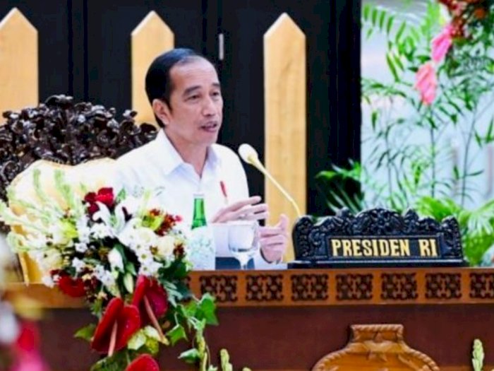 Jokowi Beri Bantuan Modal Usaha Rp2,4 Juta untuk 12 Juta Pedagang Kecil