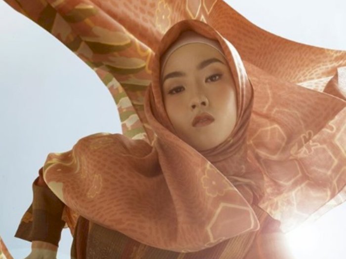 Rilis Koleksi Hijab Brand Fashion Lokal KAMI Sisipkan Motif Lebah