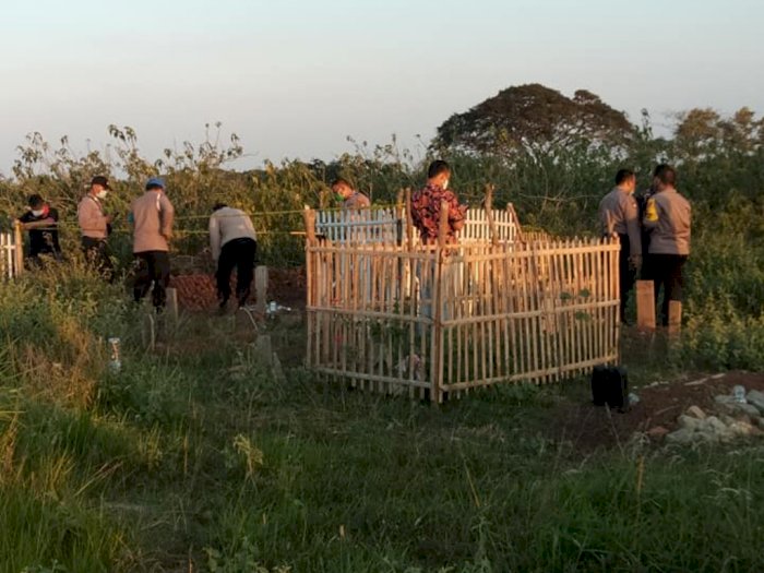 Polisi Turun Tangan Periksa Kuburan yang Dibongkar dan Jenazahnya Raib di Bekasi