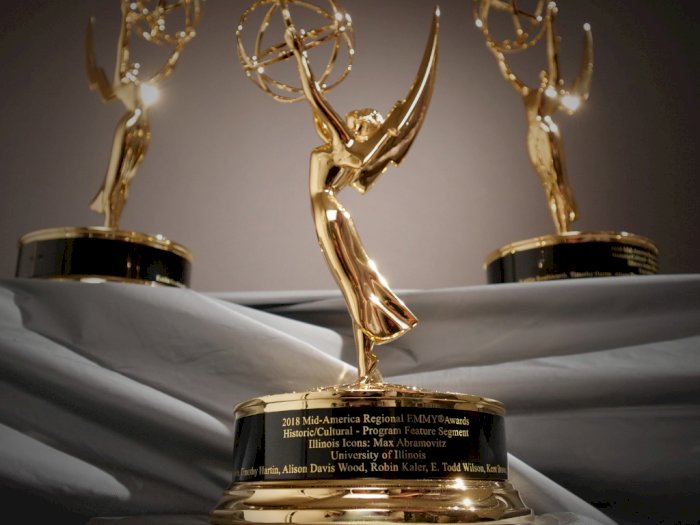 Penerima Nominasi Tampil dari Kamar Tidur Gunakan Piyama Dalam Emmy Award Virtual?