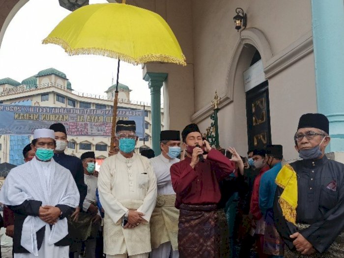 Sultan Deli Laksanakan Salat Idul Adha di Masjid Raya Al Mashun Bersama Ribuan Umat Muslim