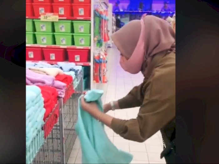 Merinding, Wanita Belanja di Supermarket Sibuk Ngomong Sendiri, Netizen Lihat Ada Sosok