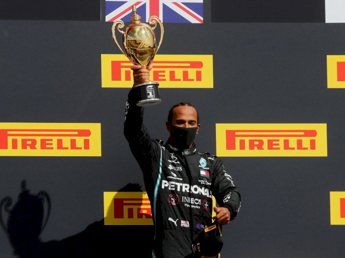 Pecah Ban Jelang Akhir F1 Inggris 2020, Lewis Hamilton : Jantungku Nyaris Copot!