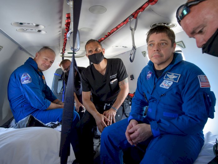 Crew Dragon Sukses Bawa Pulang 2 Astronaut NASA dari ISS ke Bumi!