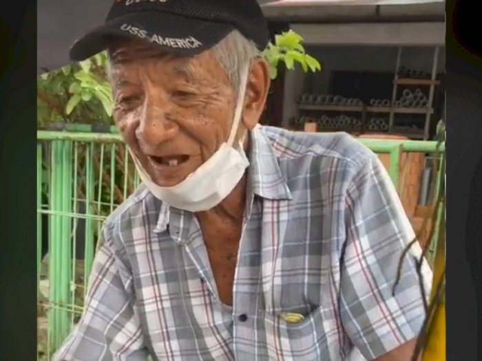 Usia 92 Tahun, Kakek Ini Tetap Semangat Gowes Sepeda Jualan Burger, Dagangan Sepi Pembeli