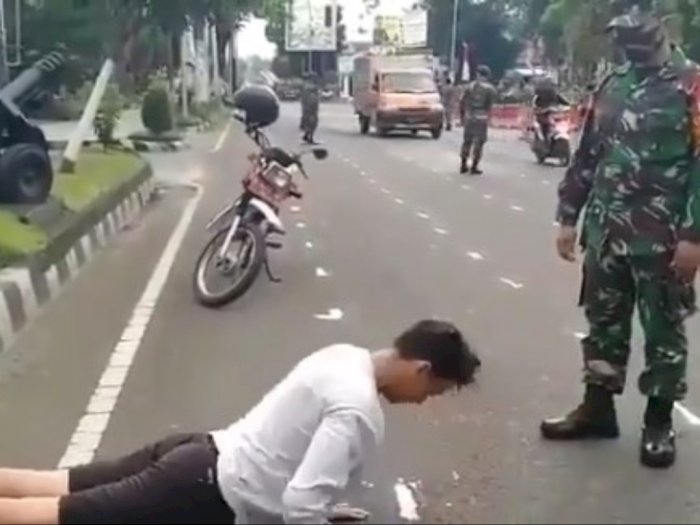 Video Cowok Ganteng Dihukum Push-Up oleh TNI, Gerakan Push Up-nya Bikin Malu