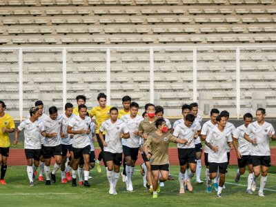 FOTO: Latihan Perdana TIMNAS Sepak Bola Senior dan U-19