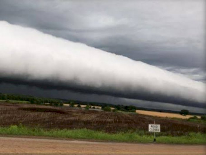 Mengenal Roll Cloud, Awan yang Bergulung Seperti Tsunami