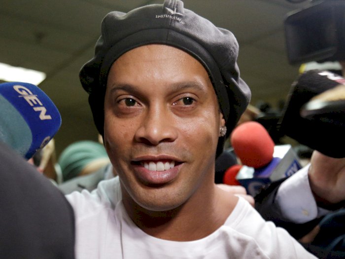 Cara Ronaldinho Rayakan Kebebasannya, Gelar Pesta dengan Para Model