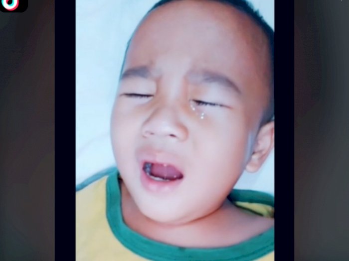 Viral Video Bocah Nangis Sesenggukan Kangen Ibunya yang Sudah Meninggal: Mama Dimana?