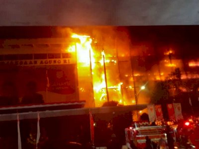Gedung Kejaksaan Agung Kebakaran Dahsyat, Netizen Ungkap Kecurigaan, Hilangkan Jejak?
