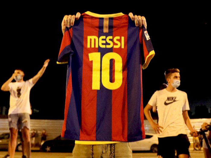 FOTO: Reaksi Fans Barca di Luar Camp Nou Usai Messi Klaim Ingin Pergi
