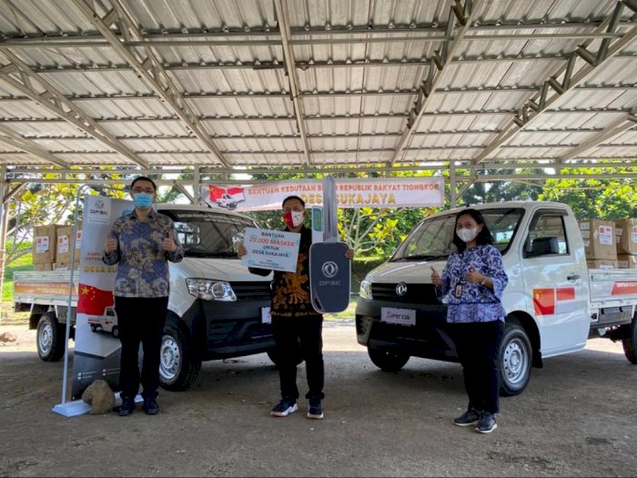 Bantu Usaha Warga Desa, Kedubes Tiongkok Donasikan 2 Mobil