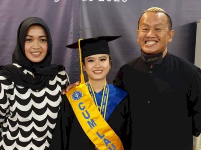 Keren! Putri Sandy PAS Band Sudah Lulus Kuliah, Sabet Gelar Cum Laude Kedokteran Hewan IPB