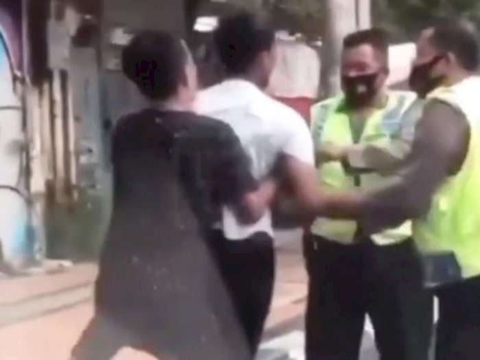 Heboh! Pria Diduga Mabuk Pukuli Orang Tua hingga Berdarah, Melawan Saat Ditangkap Polisi
