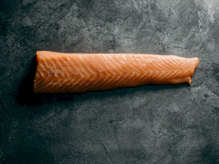 Studi Menemukan Jejak Covid-19 pada Salmon, Apakah Berarti Makanan Bisa Membawa Virus?