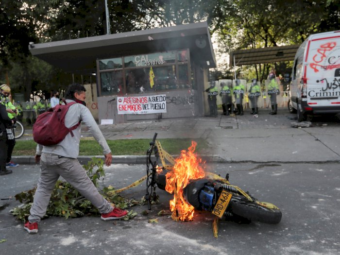 FOTO: Protes Terhadap Kekerasan Polisi di Kolombia