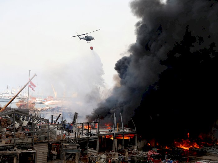 FOTO: Kebakaran Besar Meletus di Pelabuhan Beirut