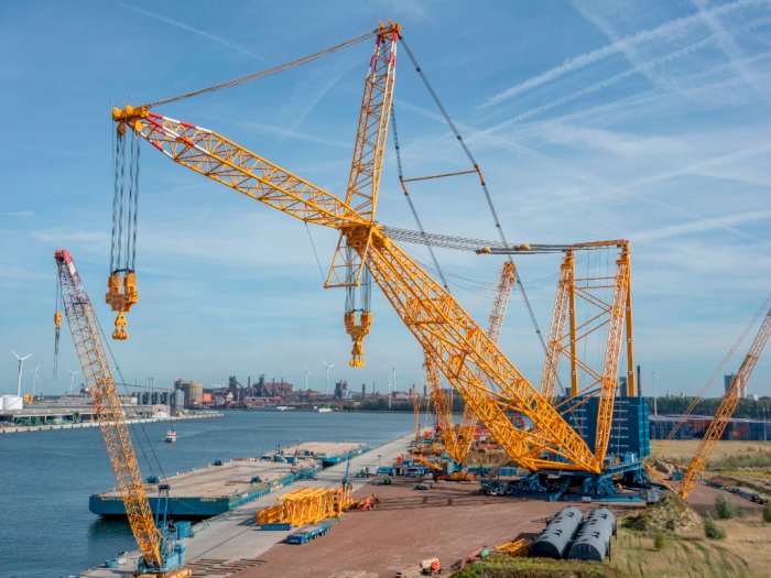Crane Darat Terbesar di Dunia yang Mampu Menampung 5.000 Ton Beban 