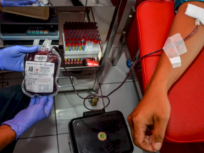 FOTO: Donor Darah di Lokasi Penyaluran Bantuan PKH