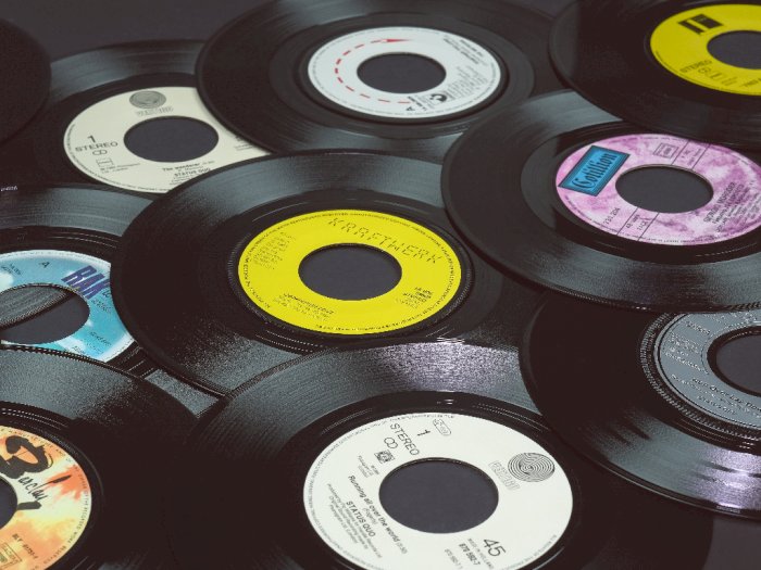 Untuk Pertama Kalinya Selama 3 Dekade, Penjualan Vinyl Sukses Lampaui CD!