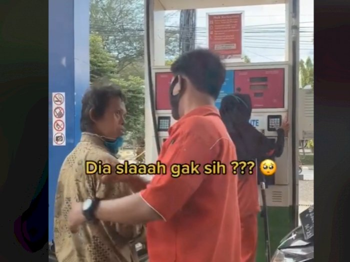Sedih, Pria Berkebutuhan Khusus Dijewer oleh Petugas SPBU, Netizen Emosi