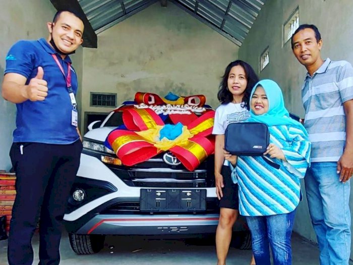  Kerap Dibully, Kini Kekeyi Pamer Mobil Baru untuk Hadiah Ulang Tahun Ibunda Tercinta 