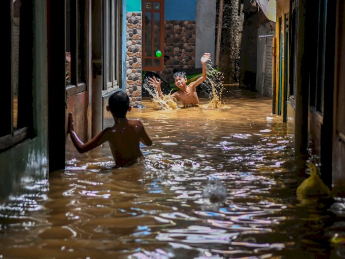 FOTO: Hujan Deras Selama 3 Jam Merendam Jakarta