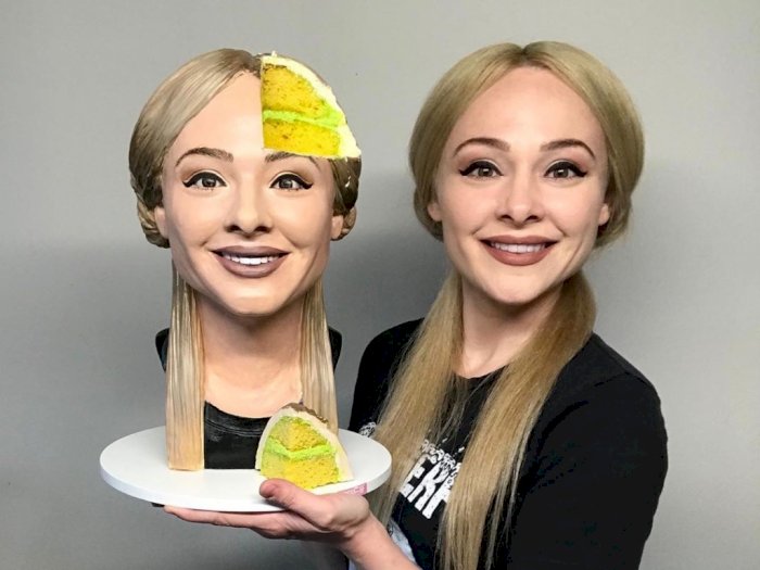 Keren! Perempuan Ini Membuat Kue Berbentuk Wajahnya Sendiri