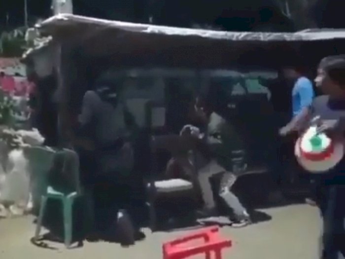 Sadis! Pria Ini Diserang Geng Motor di Tangsel, Tangannya Hampir Putus 