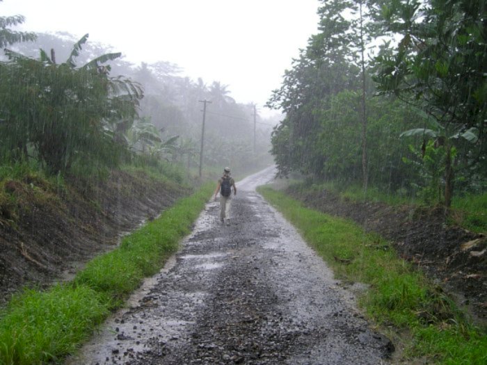 Warga Sumut Tetap Sediakan Payung, Puncak Musim Hujan Diprediksi November