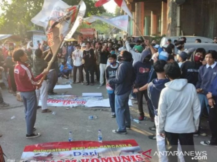 Demo Tolak PKI di Masa Pandemi COVID-19, Ratusan Peserta Aksi Dibubarkan Polisi