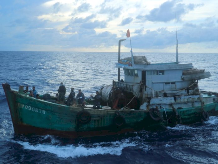 Sempat Kabur Lepaskan Jaring, Kapal Vietnam Pencuri Ikan Laut Natuna Ditangkap TNI AL