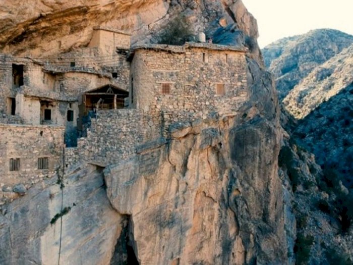 Al Sogara, Desa Terpencil yang Mengukir Gunung Menjadi Rumah di Oman