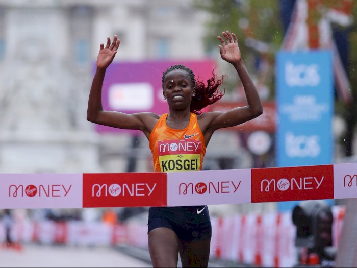 FOTO: Brigid Kosgei Memenangkan London Marathon