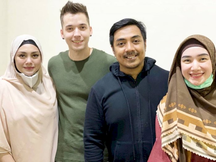 Pakai Hijab Saat Hadiri Pengajian Ustaz Riza, Celine Evangelista Didoakan Dapat Hidayah