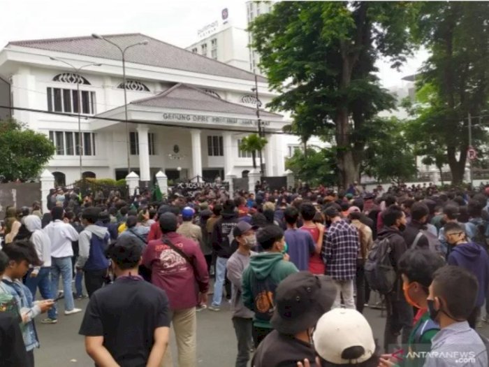 Demo Tolak Omnibus Law Ricuh, 10 Orang Ditangkap Polisi, Ini Penjelasannya