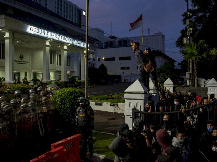 Aksi Massa Berujung Ricuh, Begini Tanggapan Wakil Walikota Bandung