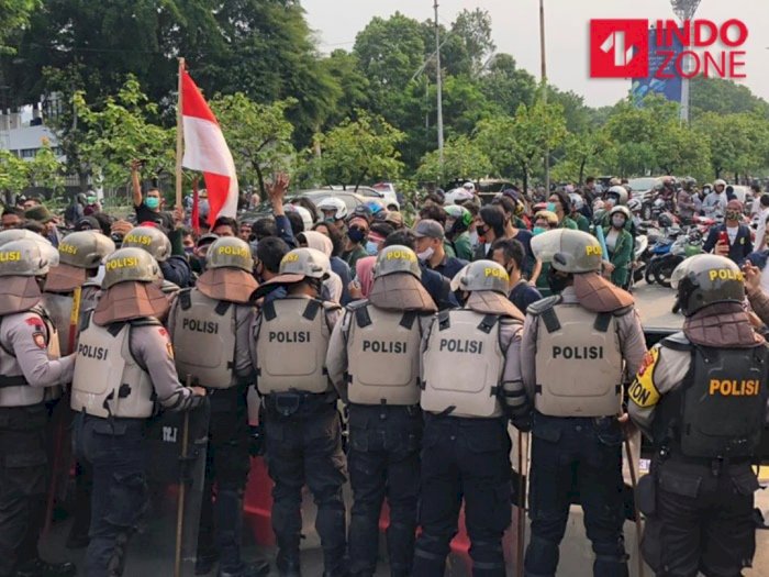 Aksi Demo di Jakarta Rusuh, 6 Anggota Polri Terluka