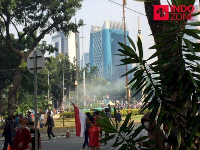 Massa Demo di Patung Kuda Rusuh, Polisi Tembak Gas Air Mata