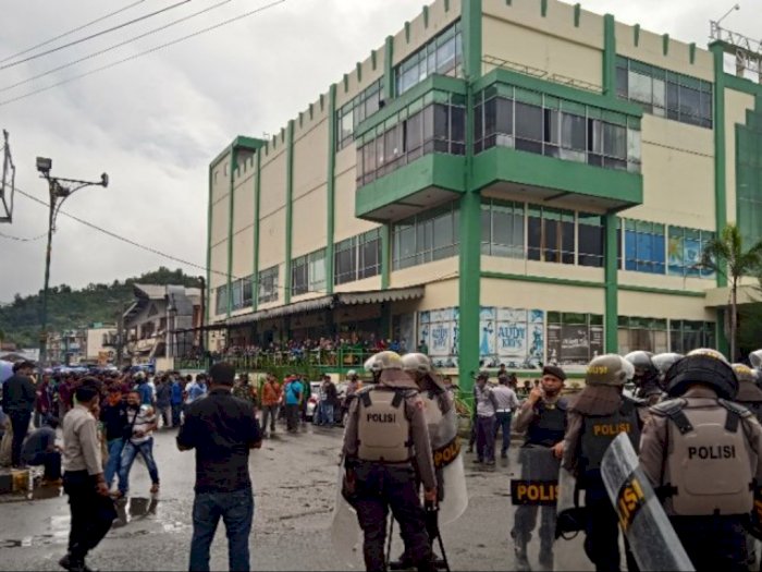 Demo Tolak RUU Cipta Kerja, Kota Padangsidempuan Jadi Mencekam, Pertokoan pun Tutup