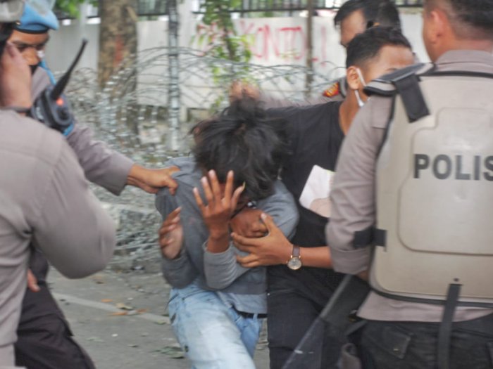Unjuk Rasa Tolak Omnibus Law di Medan, Kapolda Sumut Sebut ada 21 Orang Reaktif Covid-19