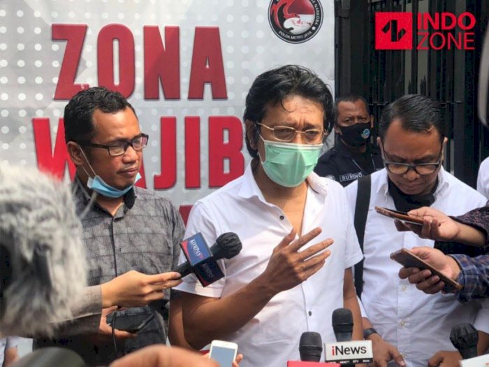 Politisi PDIP Adian Napitupulu Jenguk Pendemo yang Diamankan di Polda Metro Jaya