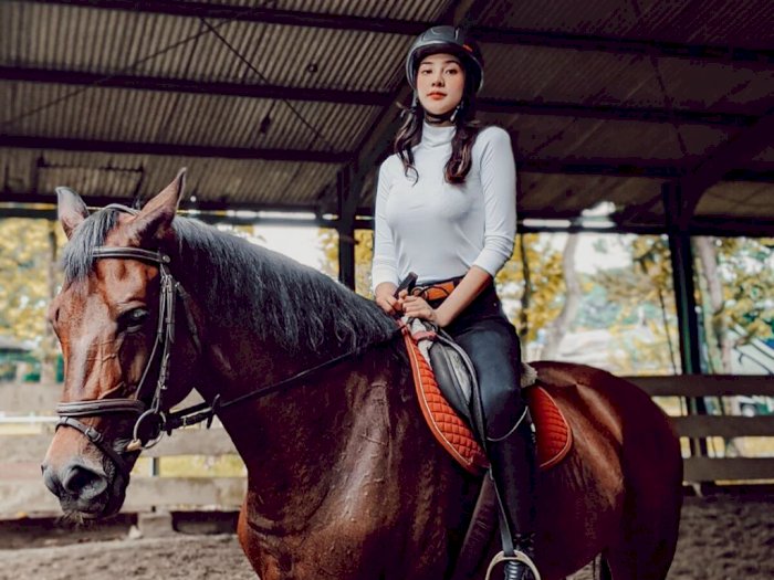 Anya Geraldine Unggah Foto Pose Cantik Saat Berkuda, Netizen: Kepengen Jadi Kuda